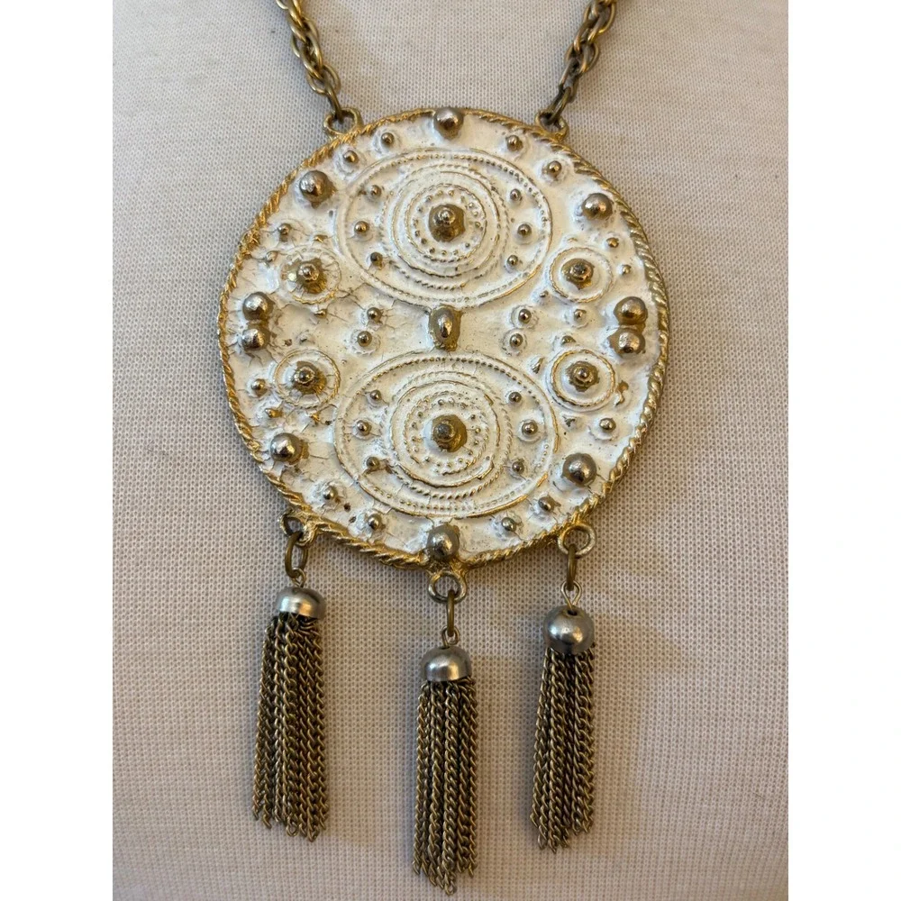 N/A vintage medallion